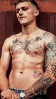 Darra-Magic-Men-Topless-Waiter