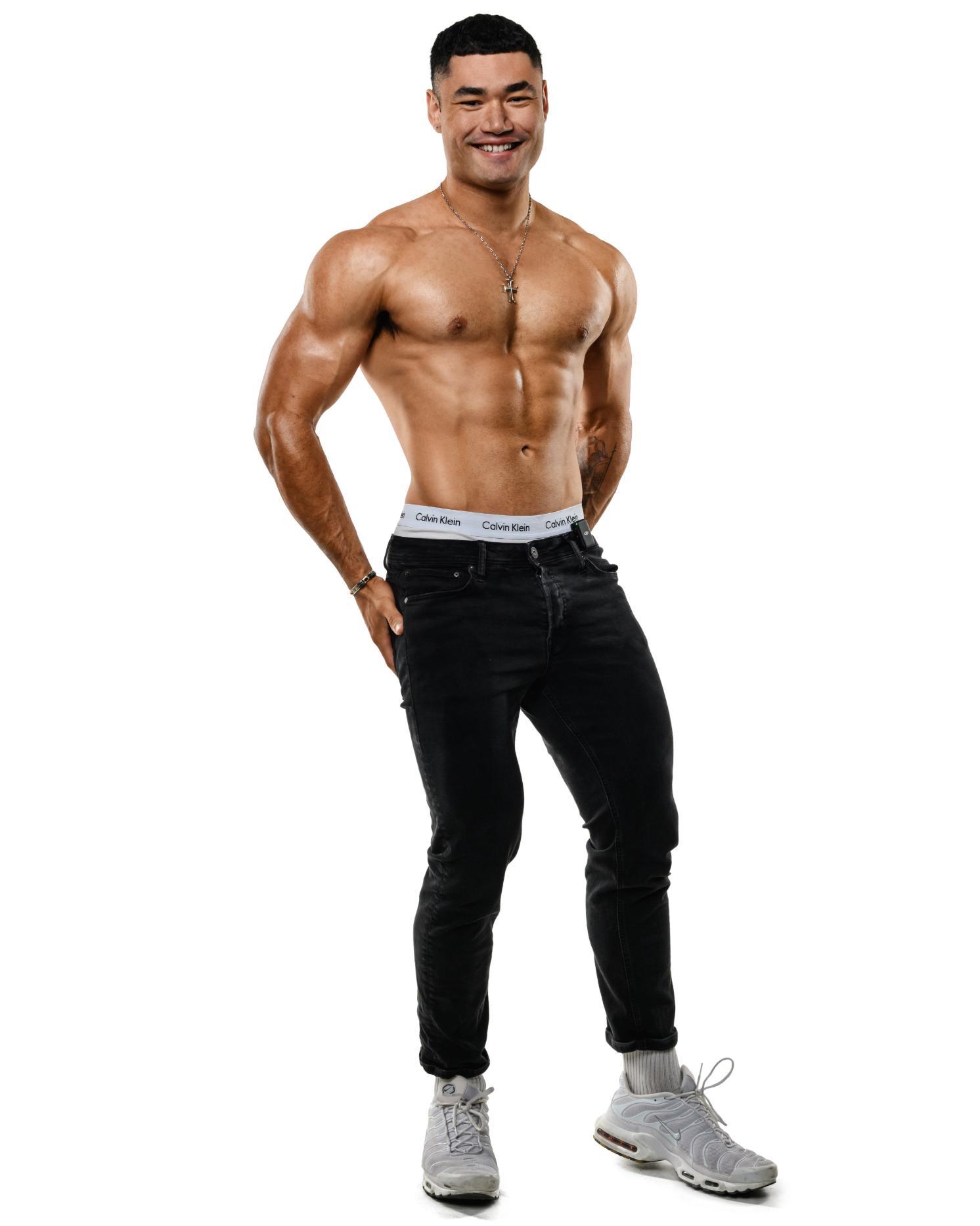 HESTON-BRISBANE-TOPLESS-WAITER-ABS