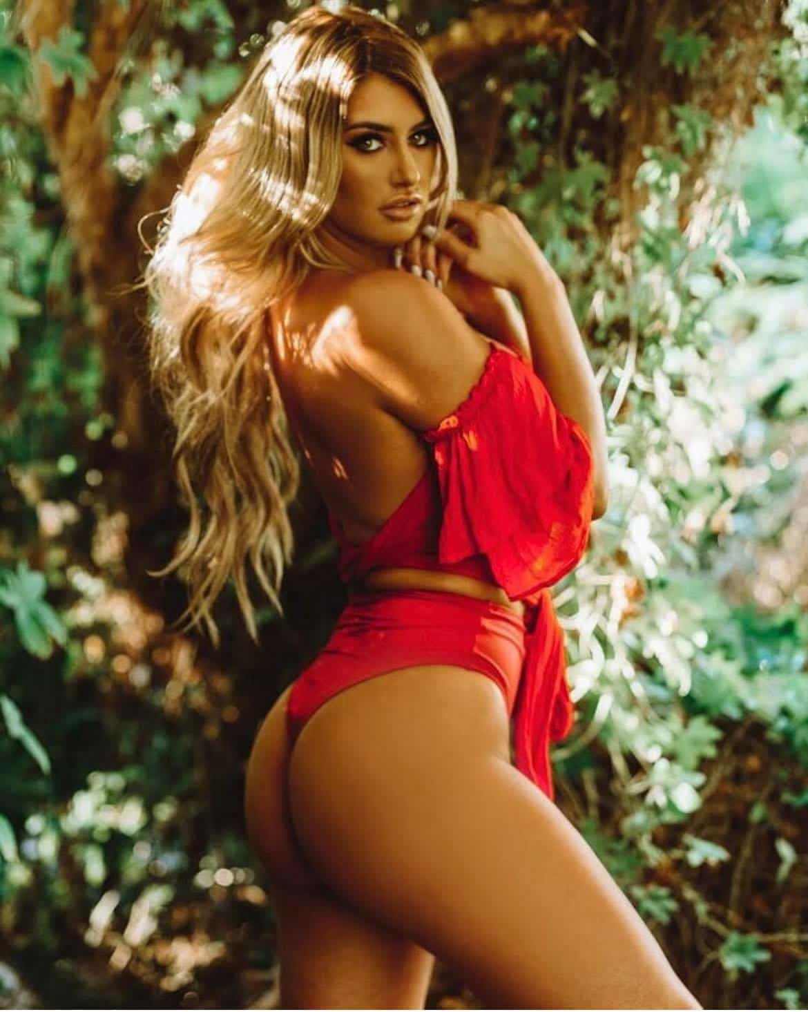 Melbourne-Female-Stripper-Delilah