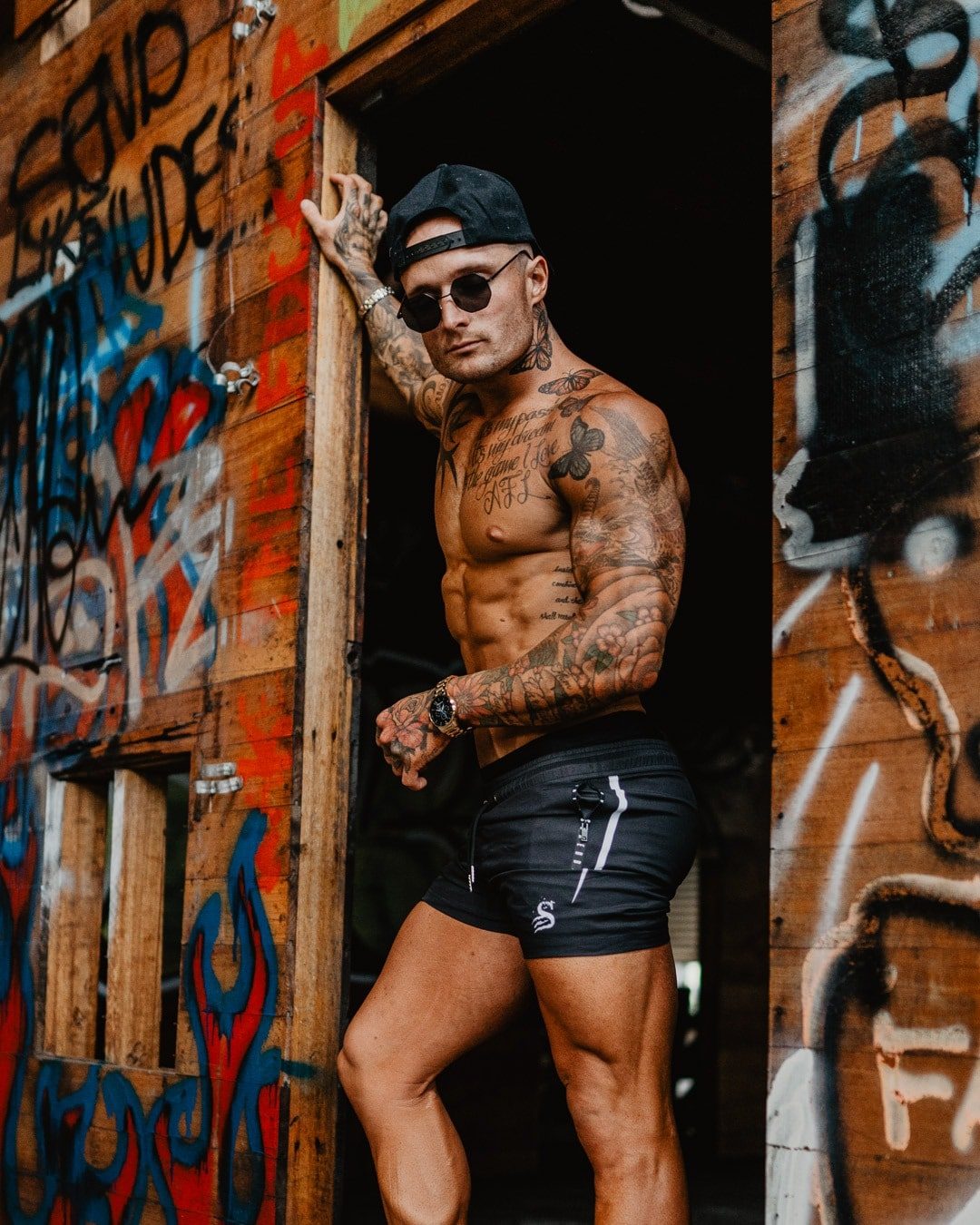 Dominic-K-Hobart-Tasmania-Magic-Men-Australia-Male-Topless-Waiter