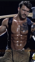 DANIEL-TOPLESS-WAITER-MAGIC-MEN