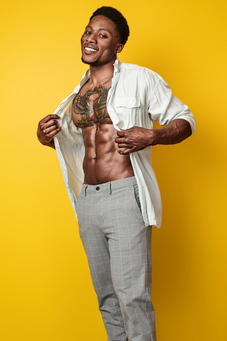 NIKO-MELBOURNE-TOPLESS-WAITER-TATTOO