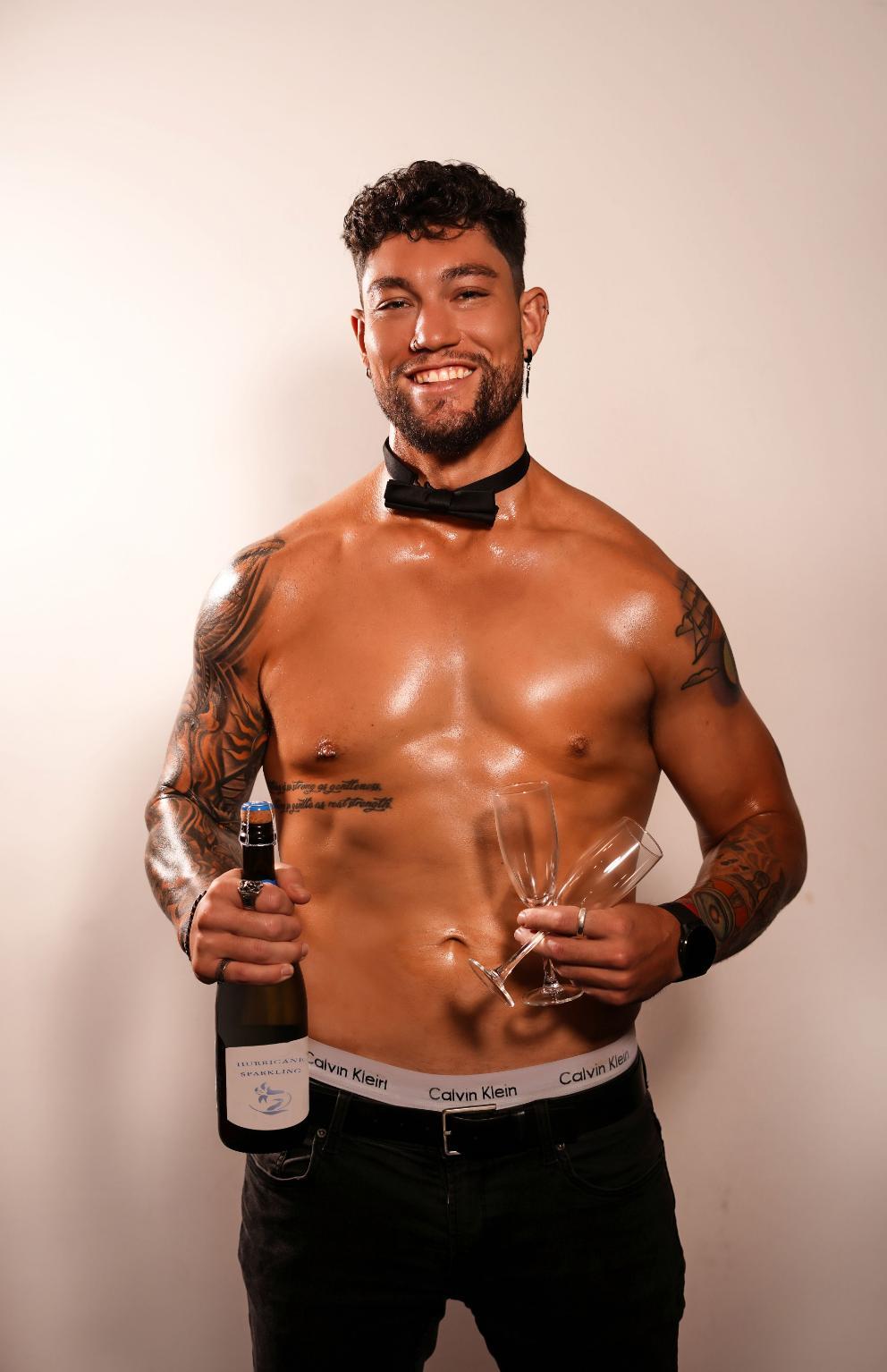 PERTH-TOPLESS-WAITER-TORY-BICEPS