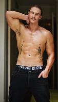 ELLIOT-SYDNEY-TOPLESS-WAITER-ABS