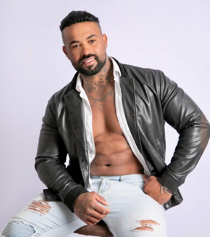 MELBOURNE TOPLESS WAITER YOANDY BEARD