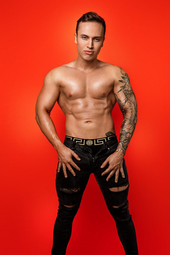 matthew male waiter melbourne tattooed