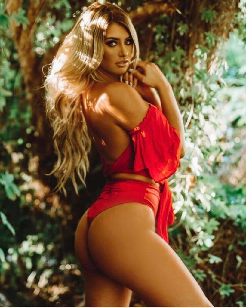 Melbourne - Female Stripper - Delilah