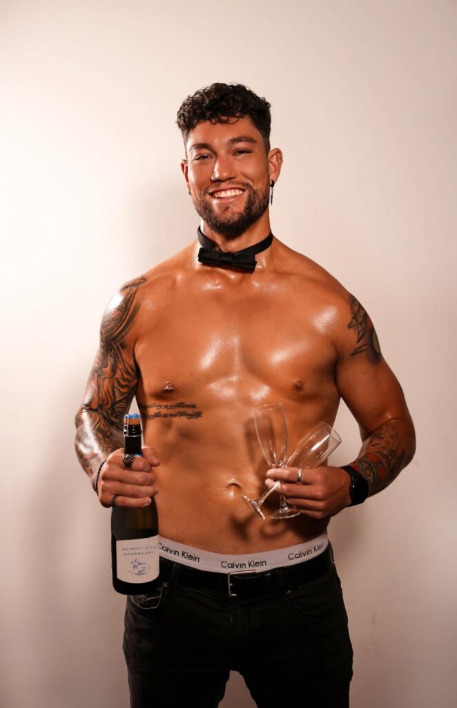 PERTH TOPLESS WAITER TORY BICEPS