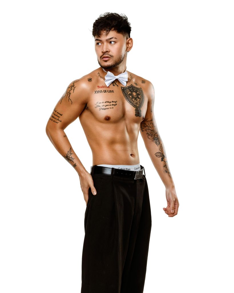 topless waiter phil qld